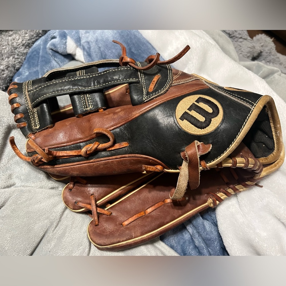 Wilson A2000 outfield glove